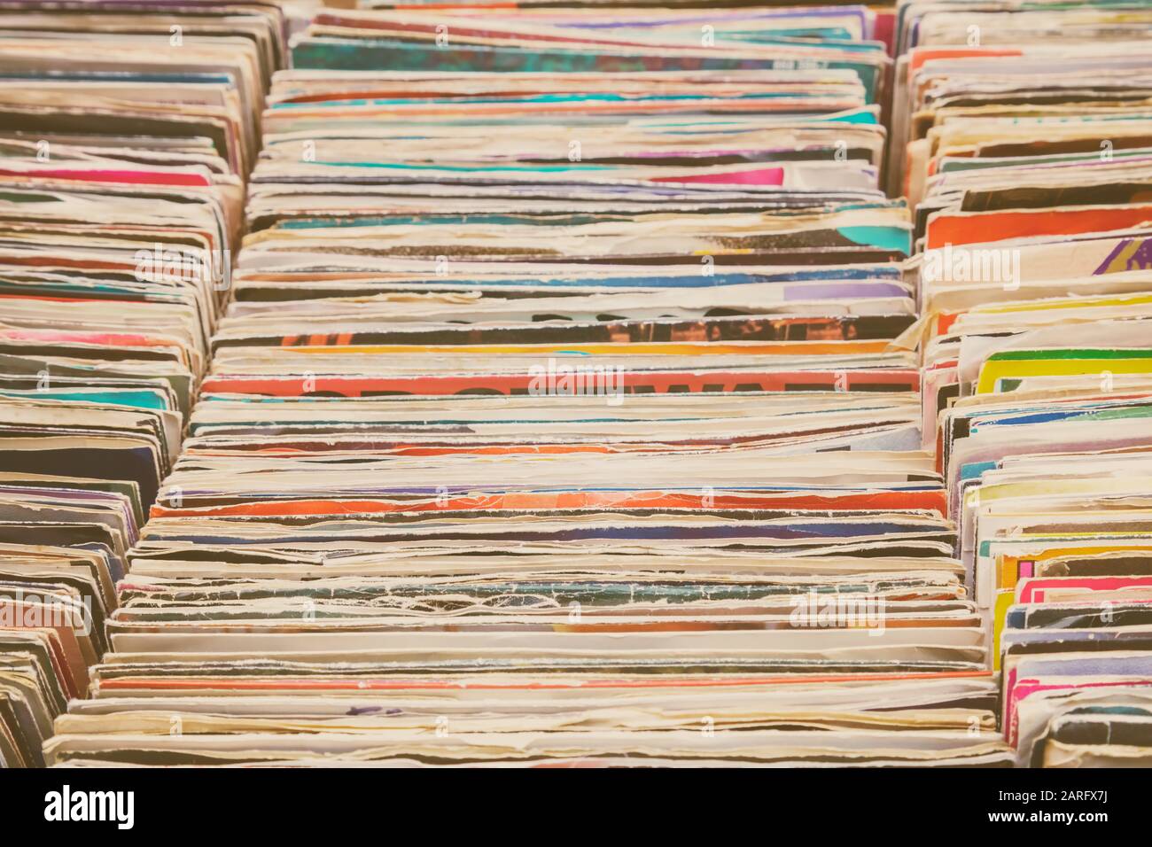 Vinyl-Plattenspieler-Platten auf einem Fluchtmarkt Stockfoto