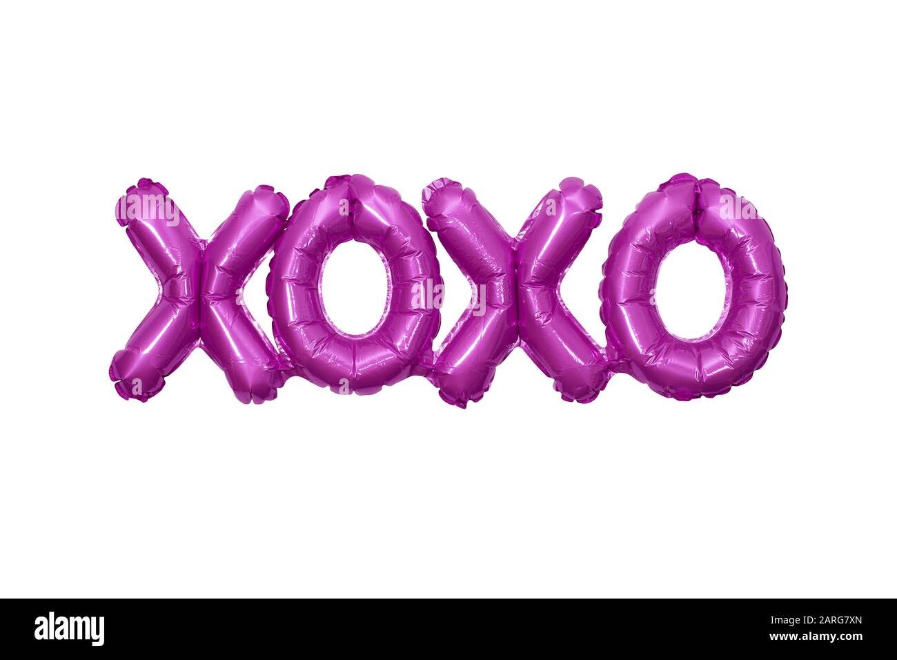 Überhöhter Partyballon, der die Buchstaben XOXO bildet, was Umarmungen und Küsse bedeutet Stockfoto