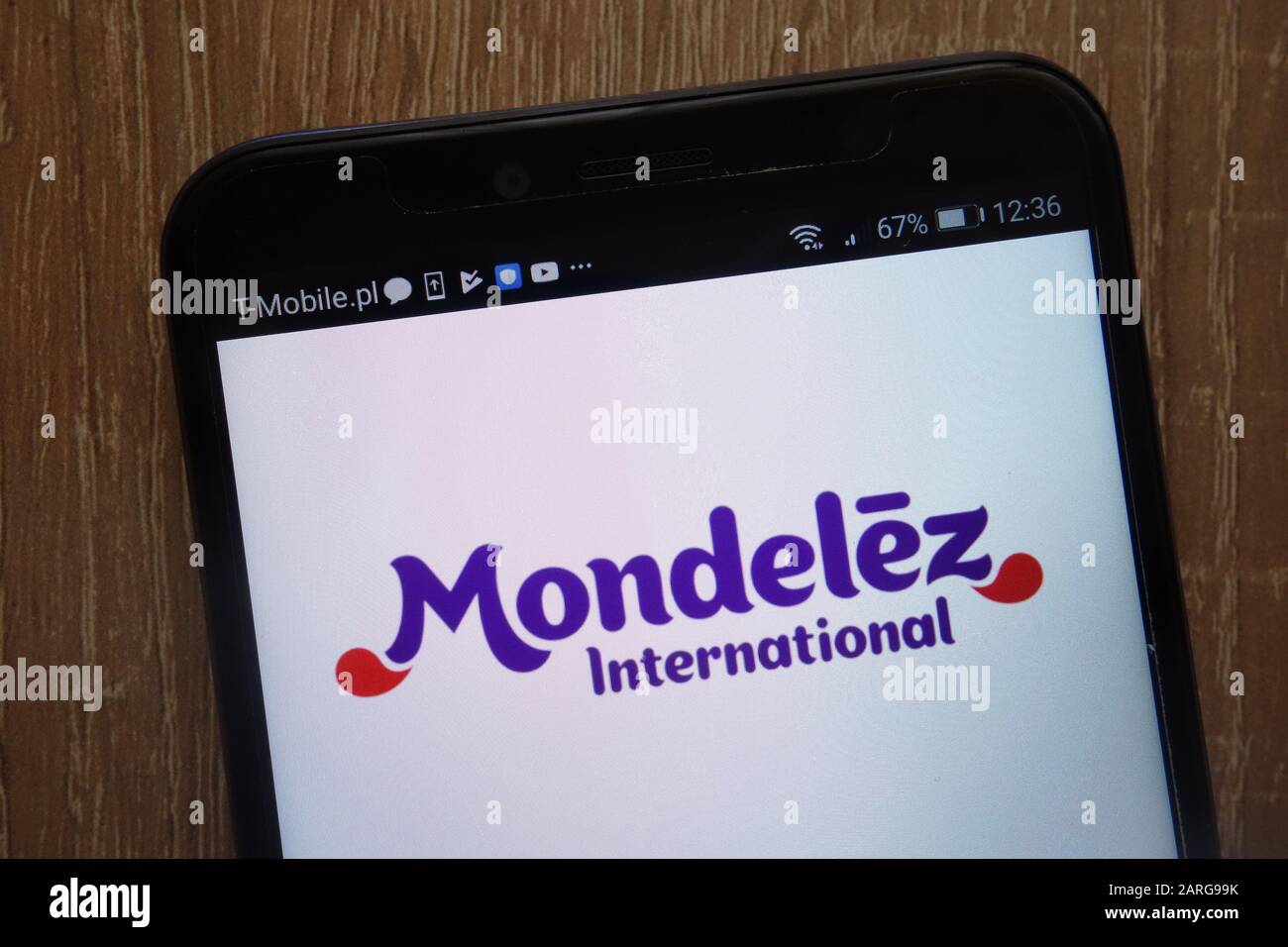 Das Logo von Mondelez International wird auf einem modernen Smartphone angezeigt Stockfoto
