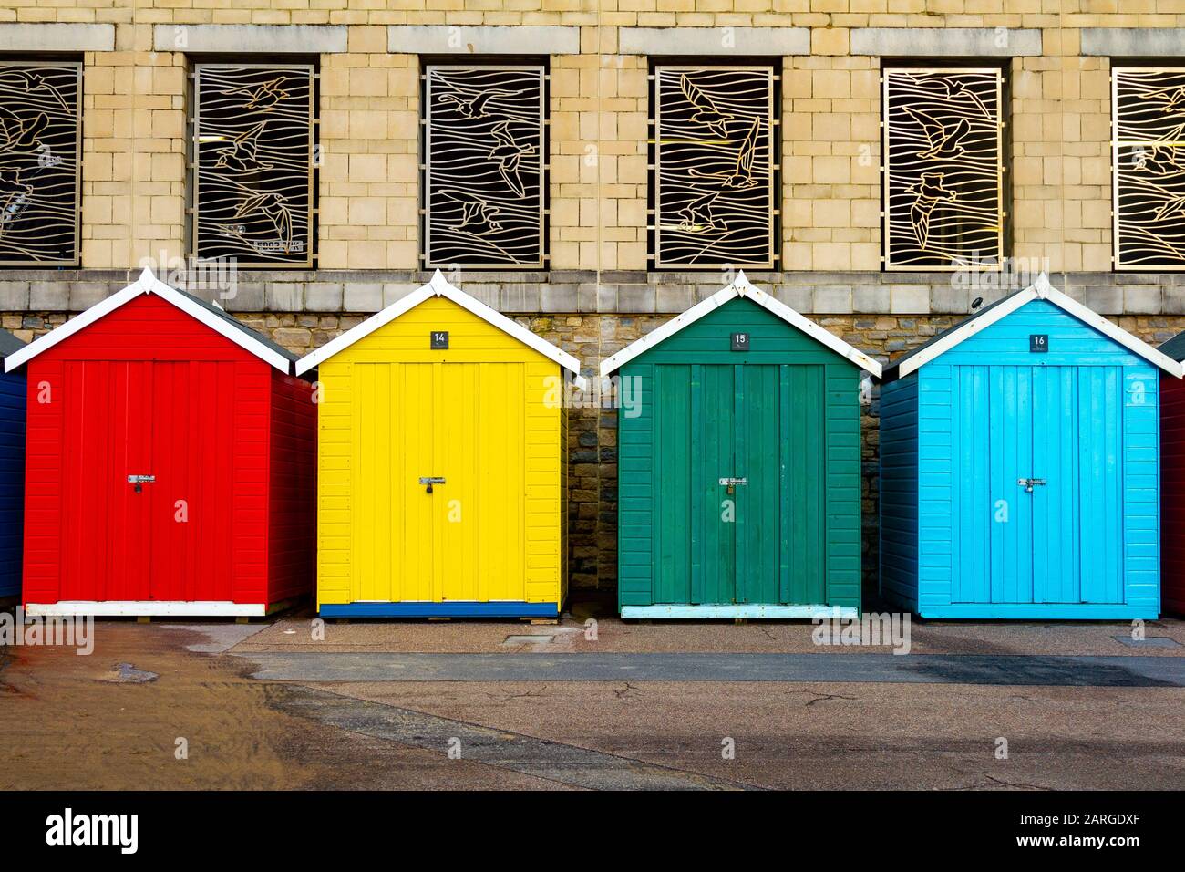 Strandhütten in Honeycomb Chine in Boscombe, in der Nähe von Bournemouth, Dorset in Großbritannien Stockfoto