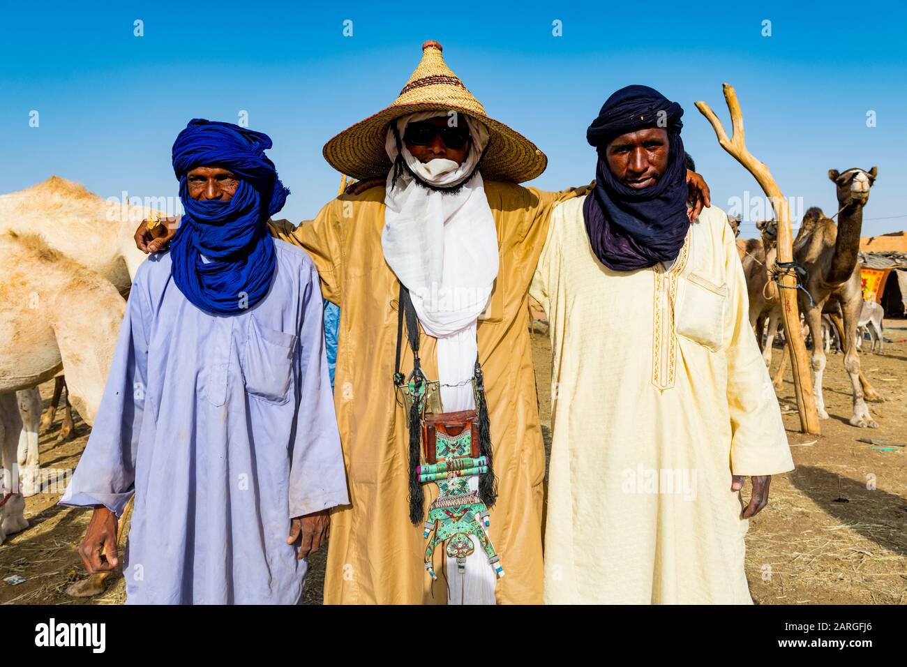 Tuaregs auf dem Tiermarkt, Agadez, Niger, Westafrika, Afrika Stockfoto