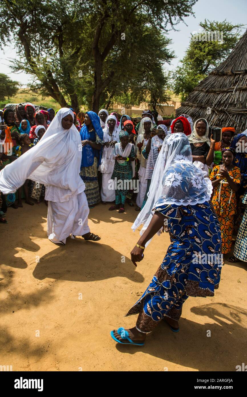 Hochzeitsfeier in einem Dorf im südlichen Niger, Westafrika, Afrika Stockfoto