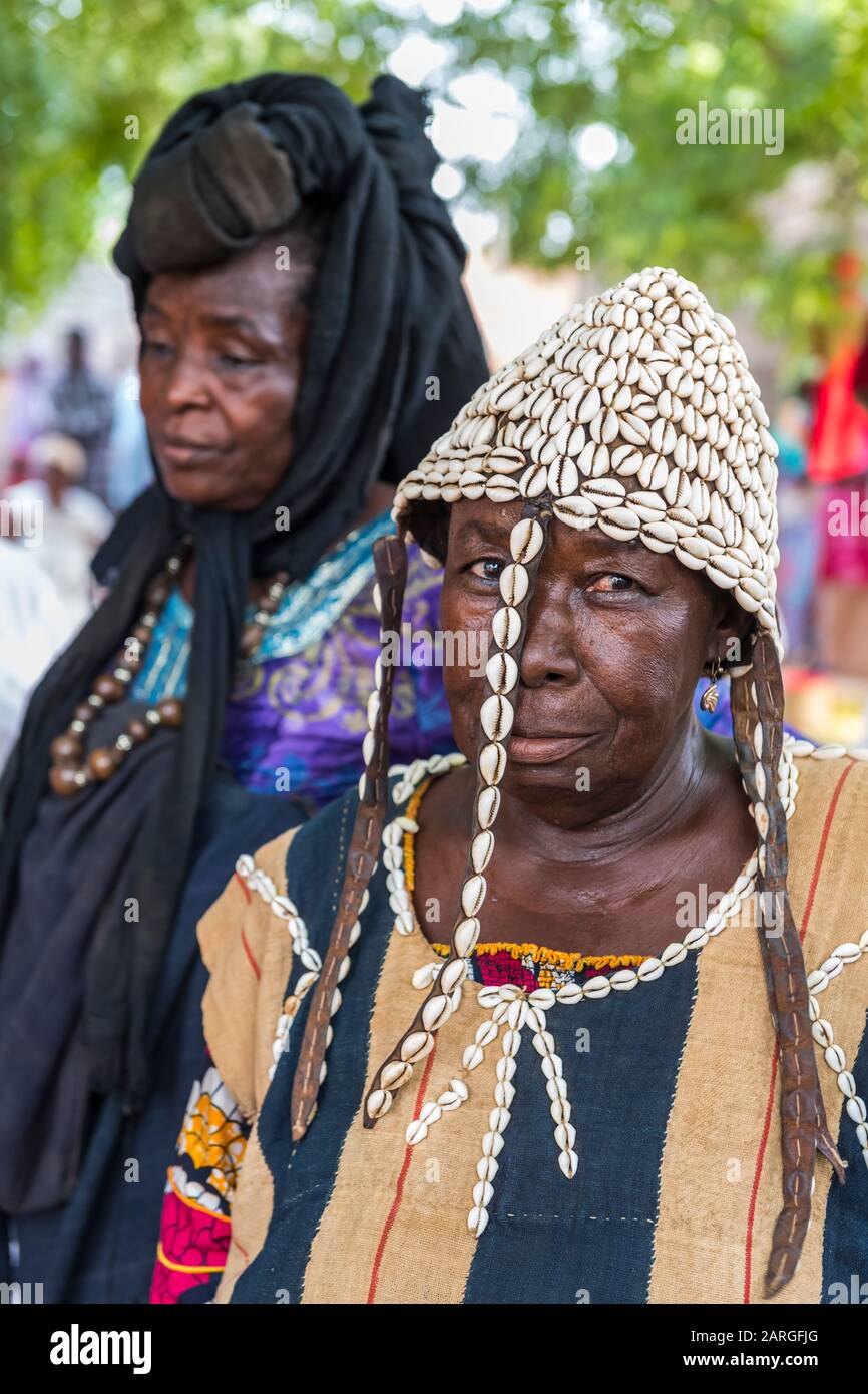 Frau bei einer Voodoo-Zeremonie in Dogondoutchi, Niger, Westafrika, Afrika Stockfoto