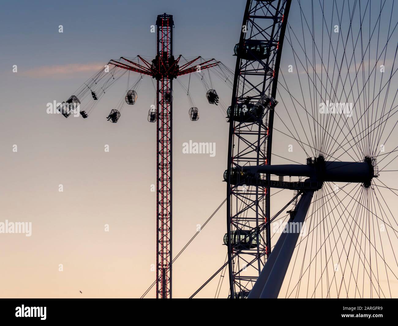 Millennium Wheel (London Eye) und Starflyer, South Bank, London, England, Großbritannien, Europa Stockfoto