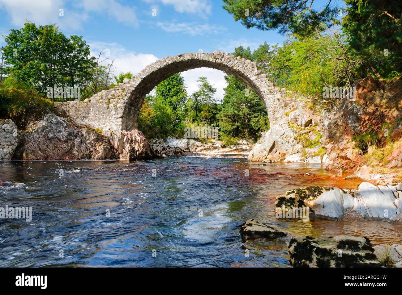 Carrbridge, älteste Steinbrücke in den Highlands, Schottland, Großbritannien, Europa Stockfoto