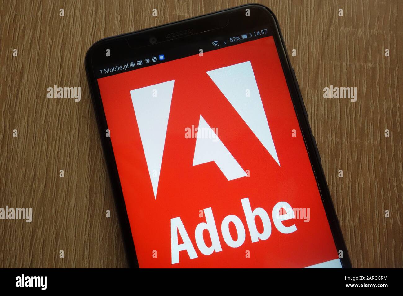 Das Adobe-Logo wird auf einem modernen Smartphone angezeigt Stockfoto