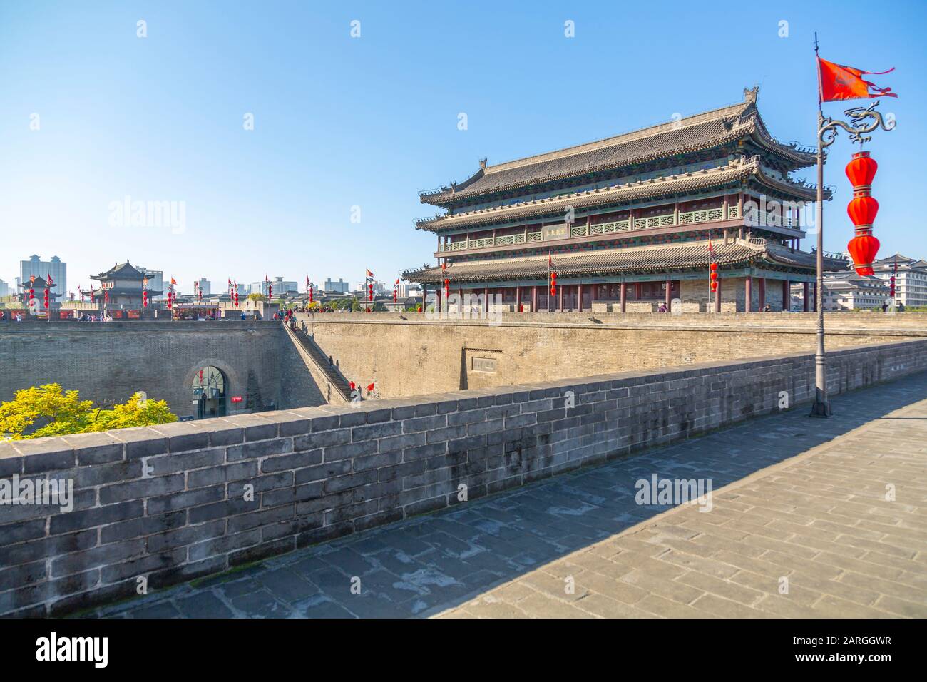 Blick auf die Stadtmauer von Xi'an, Provinz Shaanxi, Volksrepublik China, Asien Stockfoto