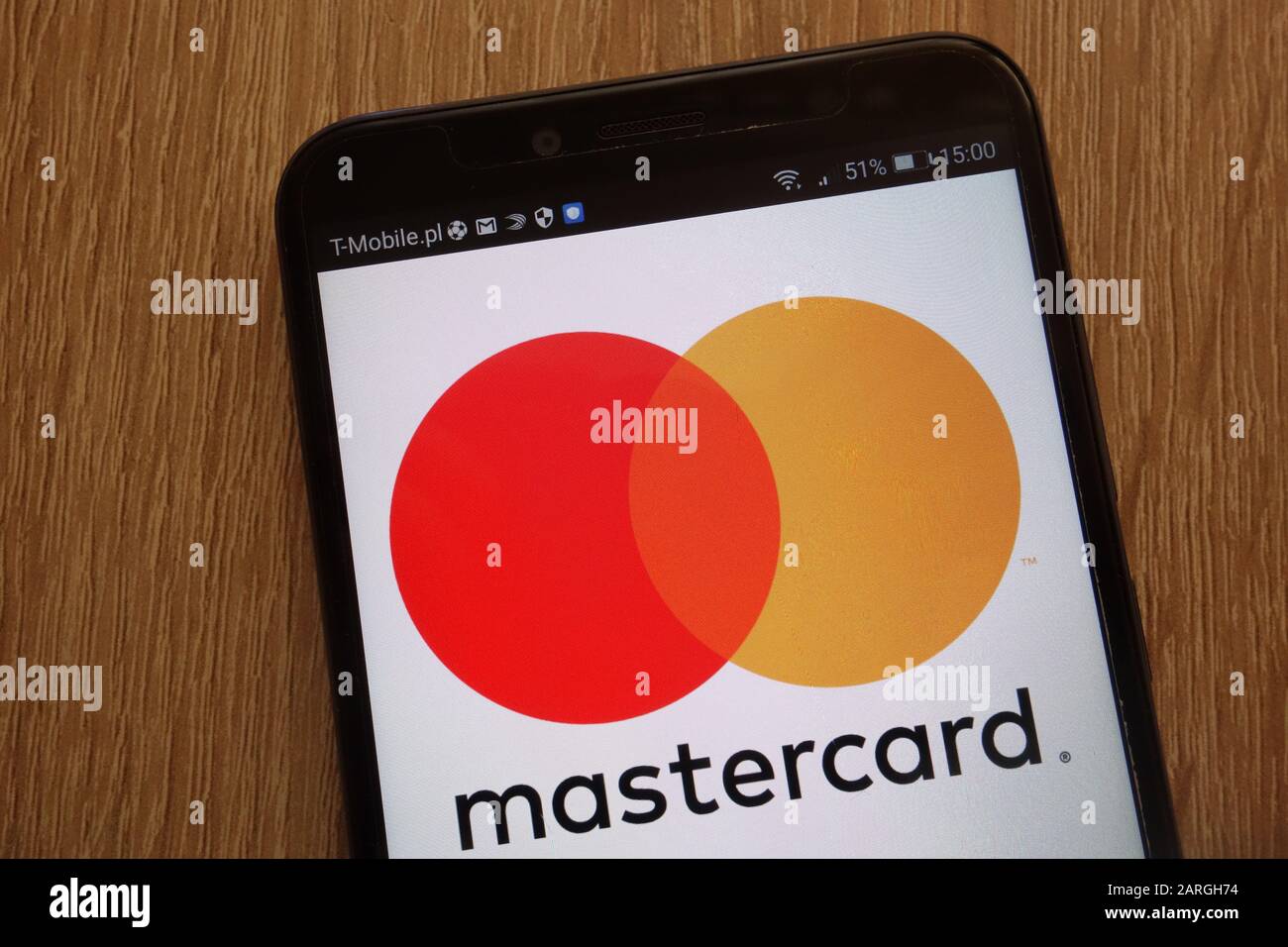 Das MasterCard Logo wird auf einem modernen Smartphone angezeigt Stockfoto