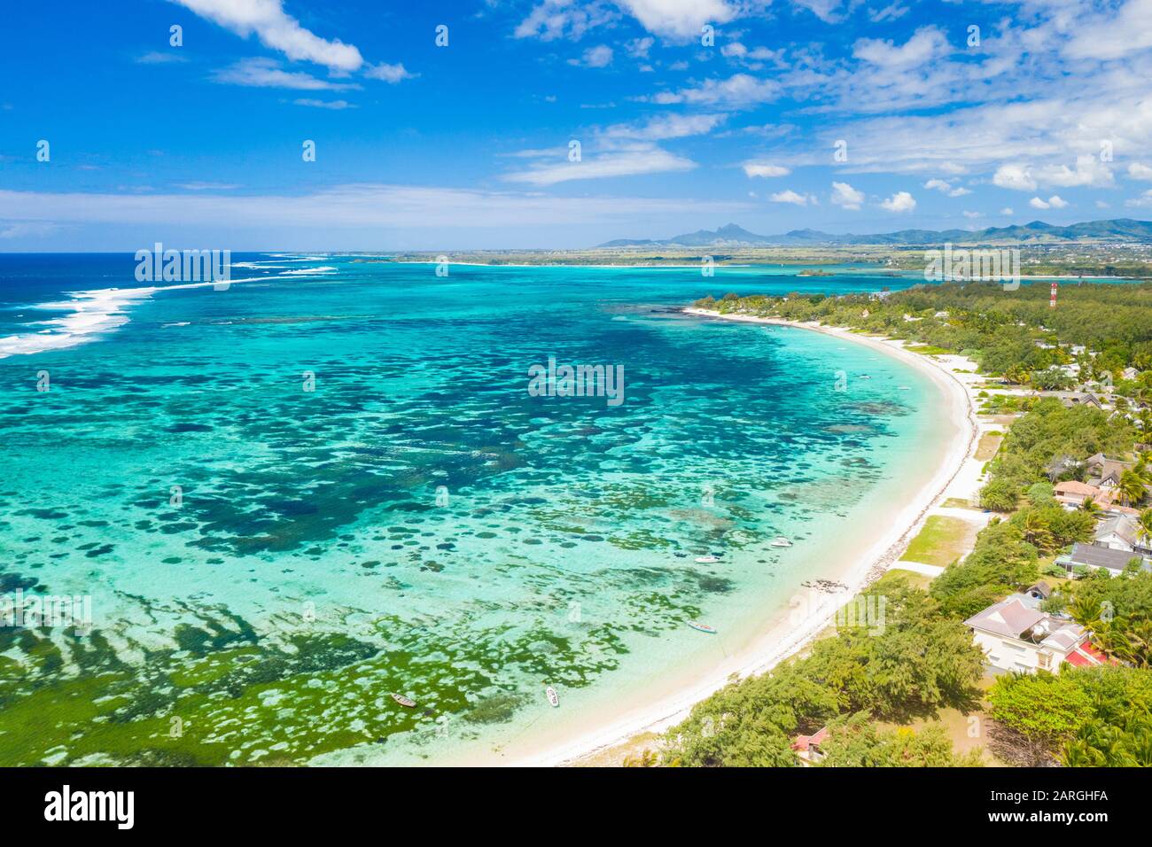 Öffentlicher Strand am türkisfarbenen Indischen Ozean, Luftbild, Poste Lafayette, Ostküste, Mauritius, Indischer Ozean, Afrika Stockfoto