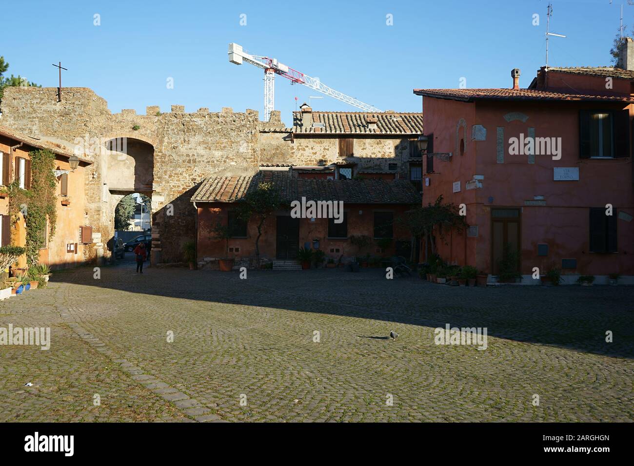 Das schöne Schloss von Julius II. Im Dorf Ostia Antica, Rom, Italien Stockfoto