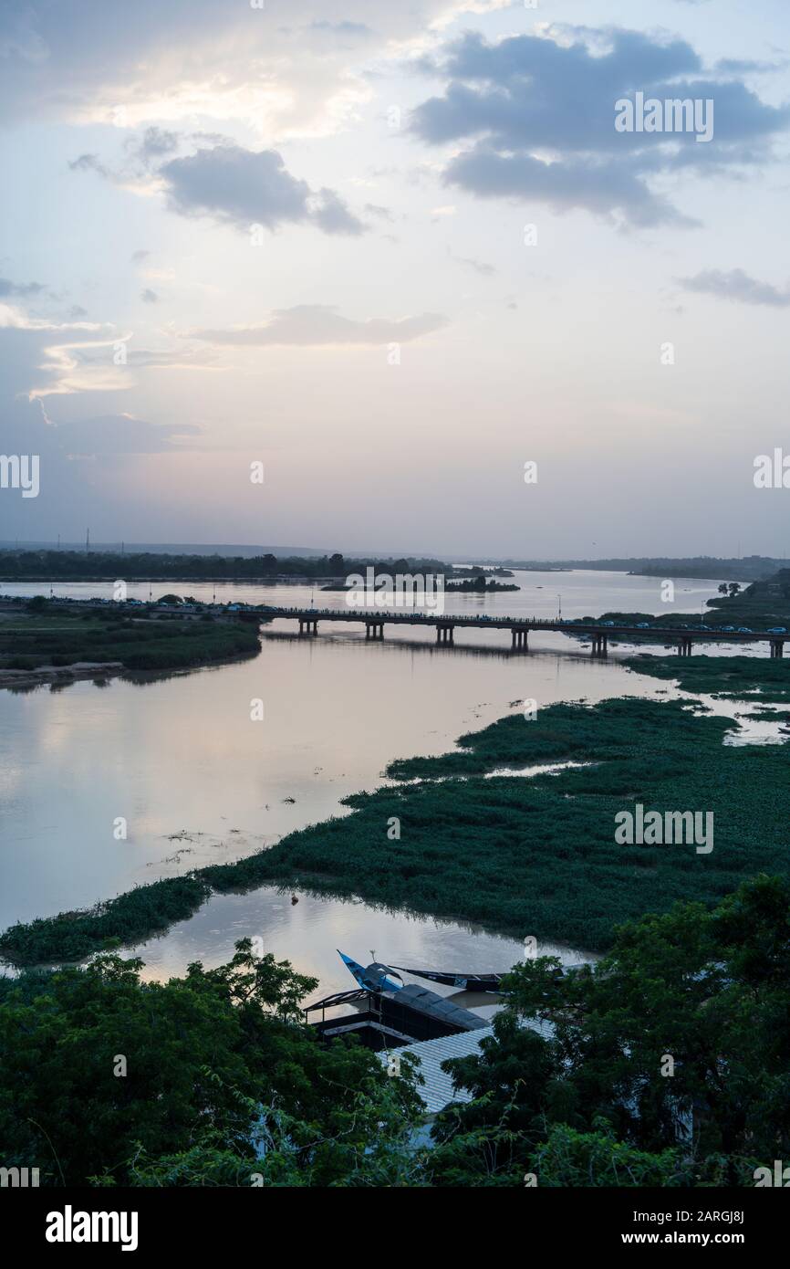 Fluss Niger bei Sonnenuntergang, Niamey, Niger, Westafrika, Afrika Stockfoto