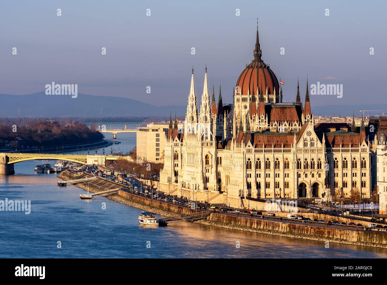 Das ungarische Parlament an der Donau, UNESCO-Weltkulturerbe, Budapest, Ungarn, Europa Stockfoto