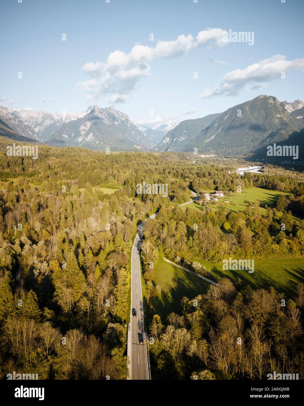 Luftbild mit der Drohne der Autobahn, Triglav Nationalpark, Upper Carniola, Slowenien, Europa Stockfoto