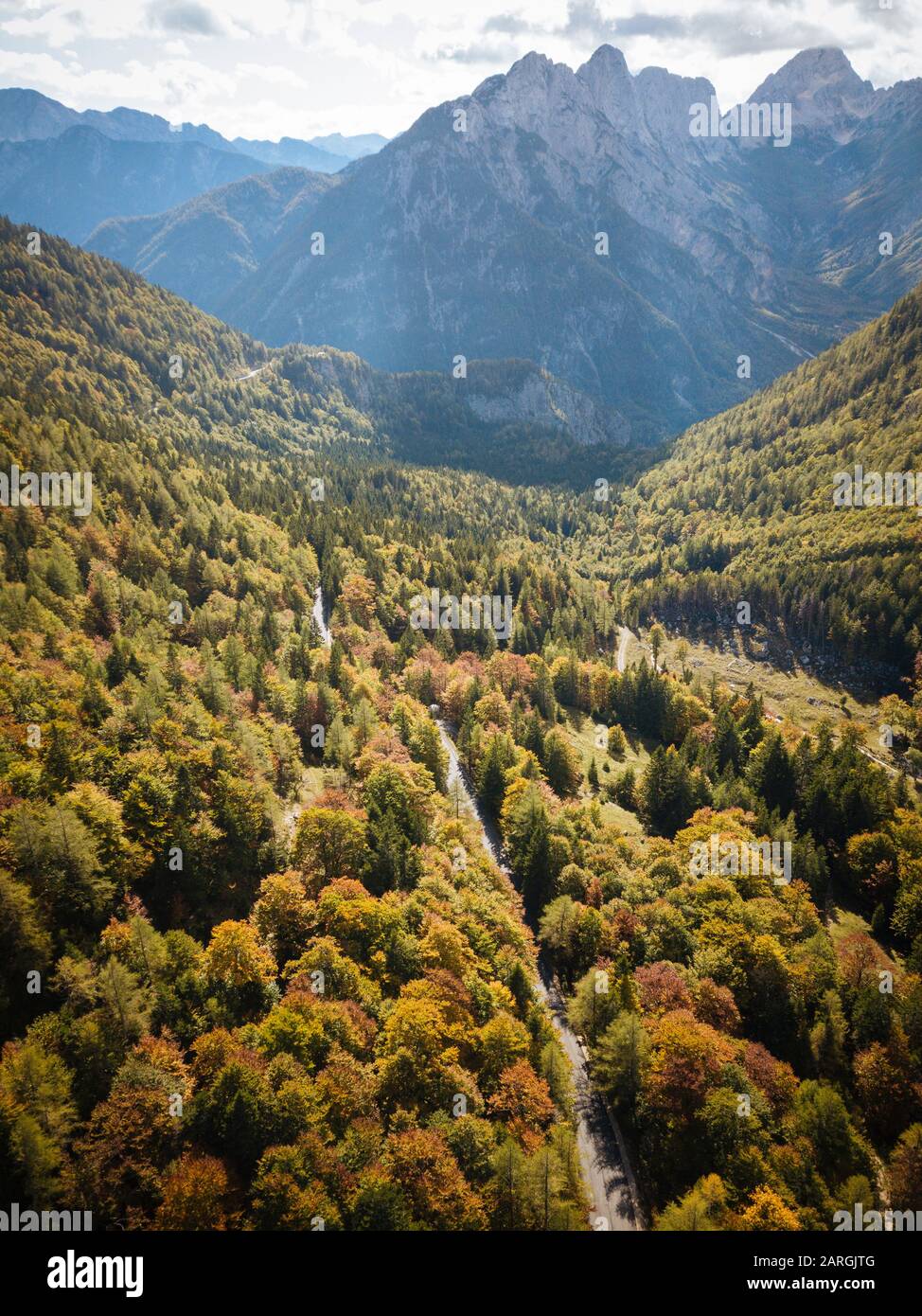 Luftbild mit der Drohne Vrsic Pass, Julische Alpen, Triglav National Park, Upper Carniola, Slowenien, Europa Stockfoto