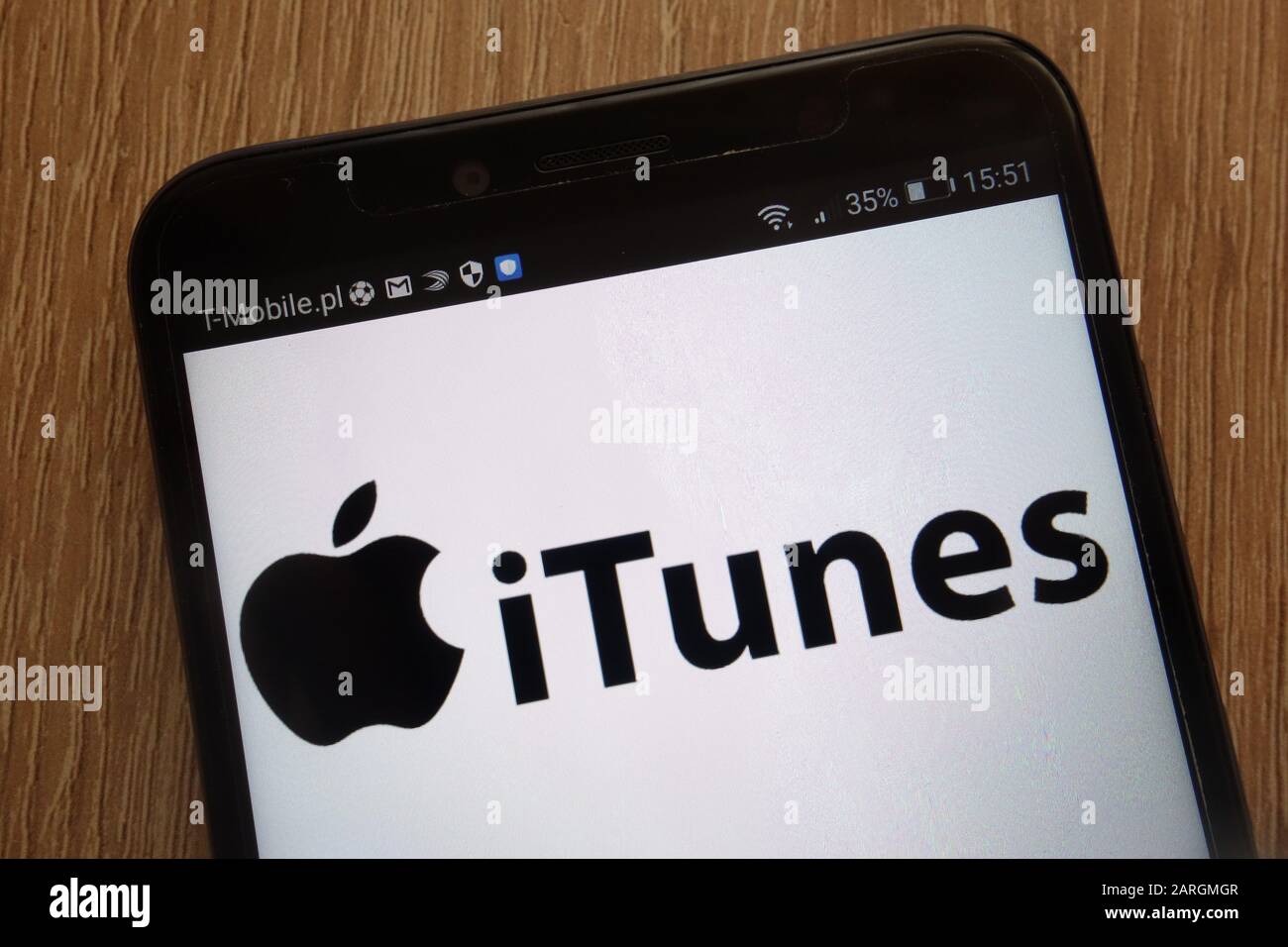Das iTunes-Logo wird auf einem modernen Smartphone angezeigt Stockfoto