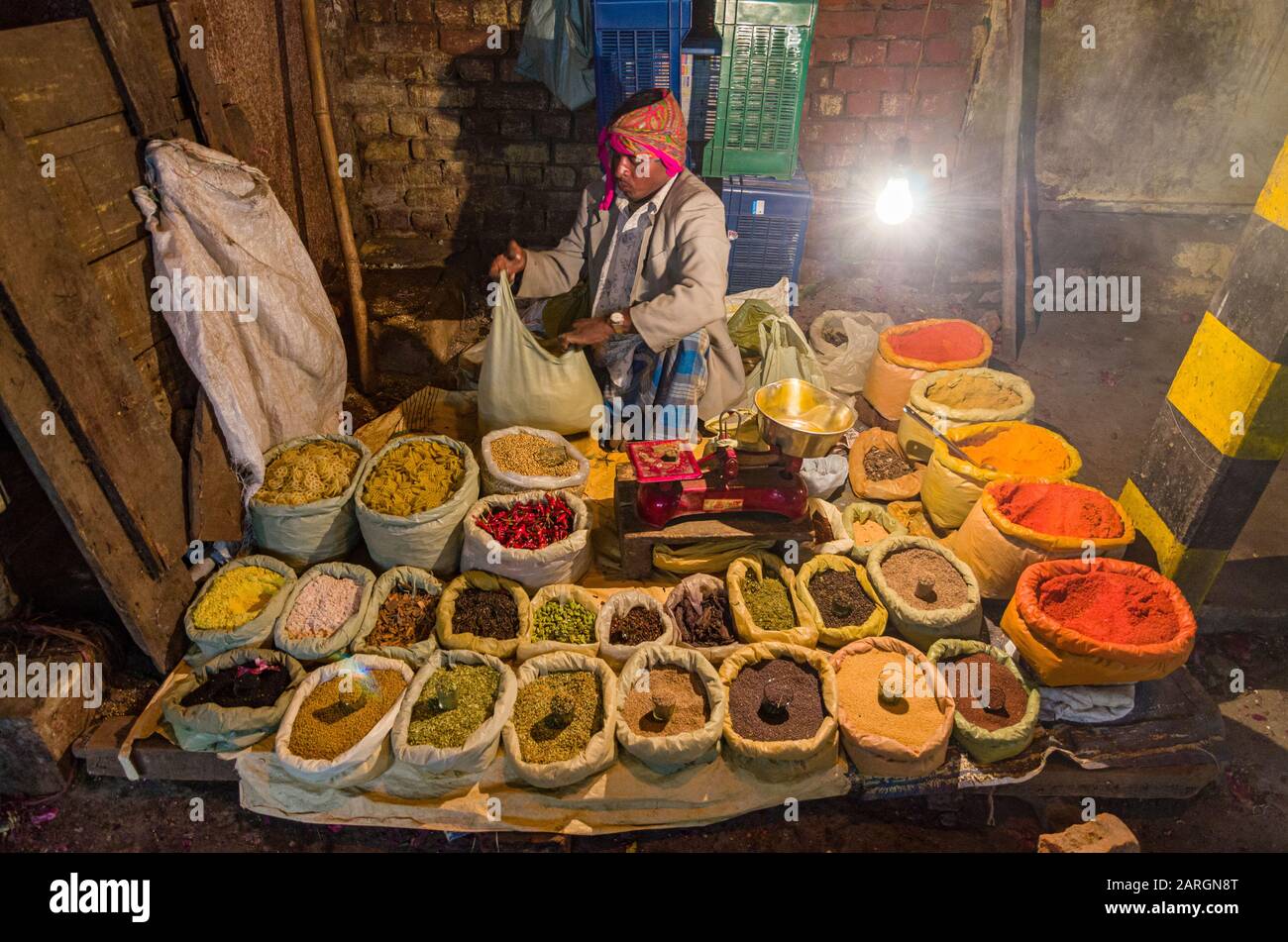 Nightmarket in Paharganj, dem städtischen Vorort, gegenüber dem Bahnhof Neu-Delhi Stockfoto
