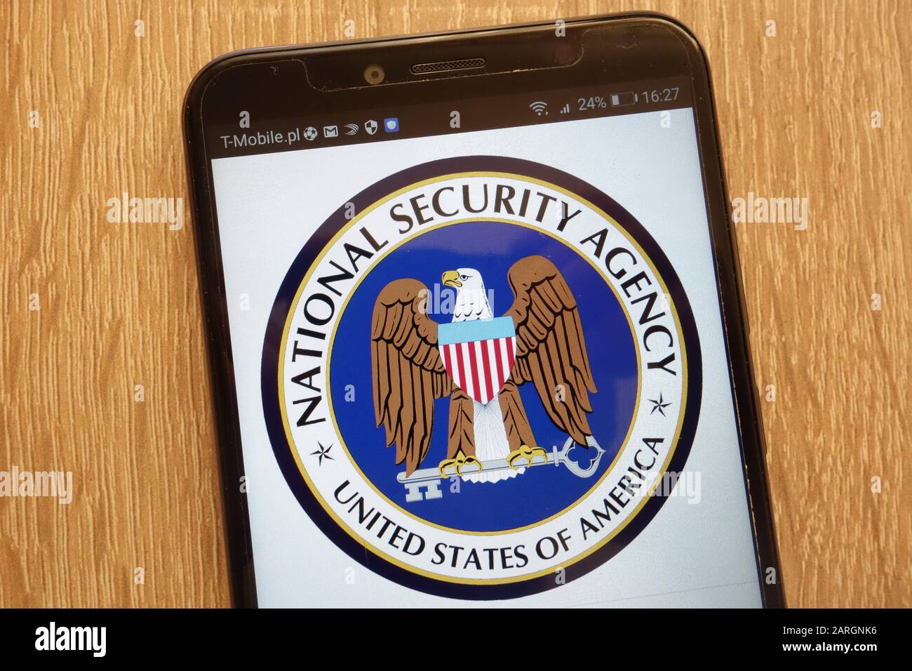 Das Logo der US National Security Agency wird auf einem modernen Smartphone angezeigt Stockfoto