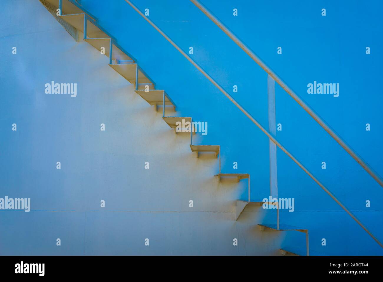 Nahaufnahme der Treppe im Öltank, Island Stockfoto