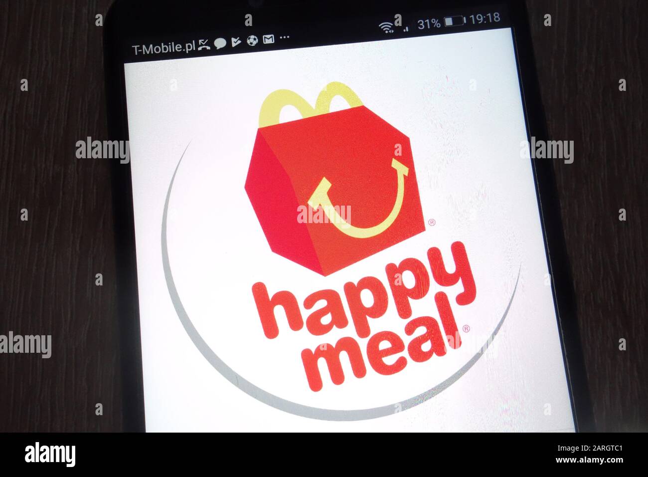 Das McDonald's-Logo Für "Happy Meal" wird auf einem modernen Smartphone angezeigt Stockfoto