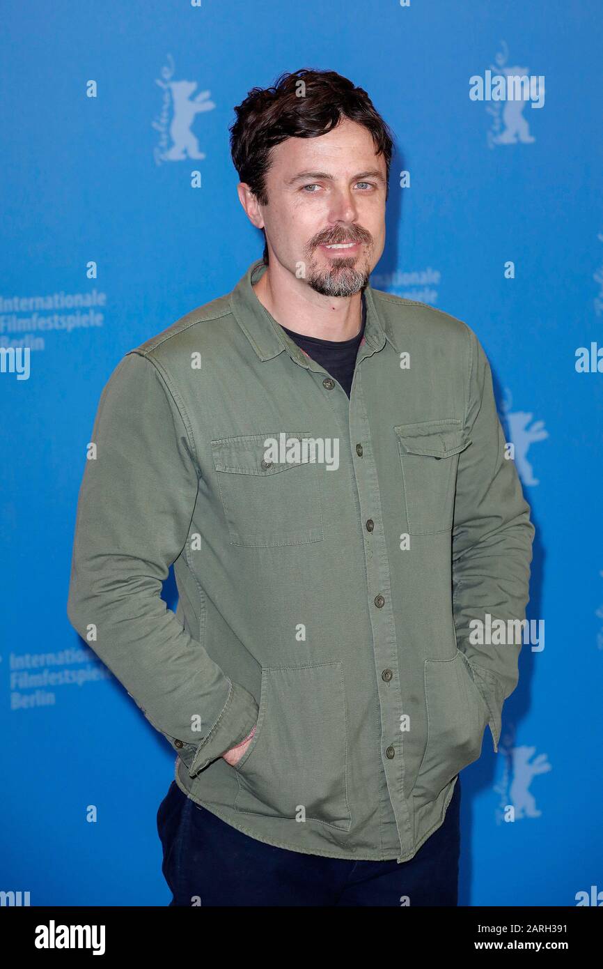 Berlin. Deutschland. Casey Affleck von der Fotozelle für Licht meines Lebens. Grand Hyatt Berlin. 69. Jährliches Berlinale International Film Festival. Februar 2019. Ref.:LMK88-S2100AWAY-100219 Medien für AUSWÄRTSPLÄTZE/Landmark Stockfoto