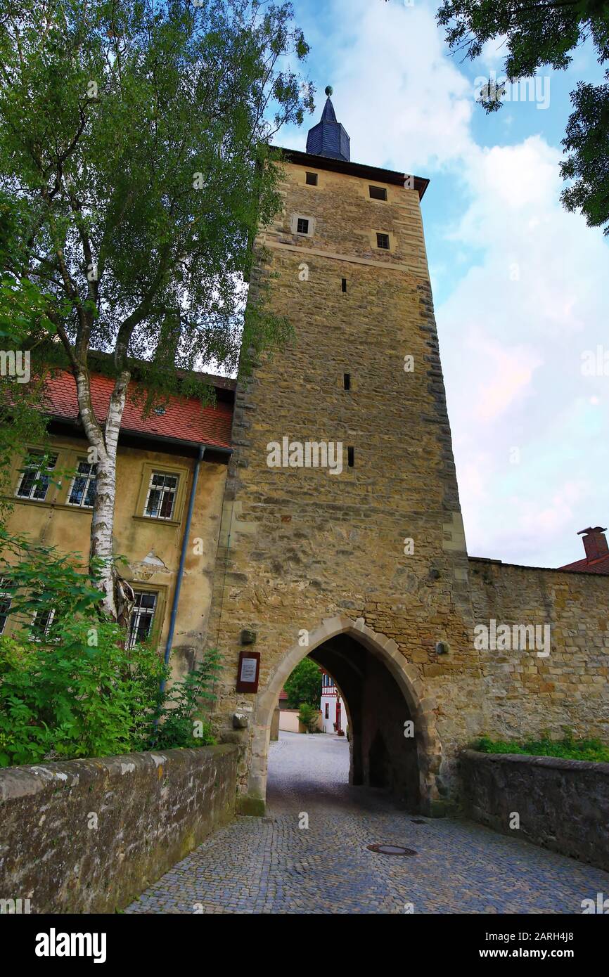 Iphofen ist eine Stadt in Bayern mit vielen historischen Sehenswürdigkeiten. Mittagsturm Stockfoto