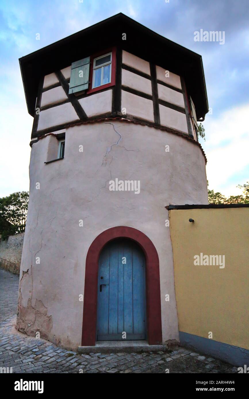 Iphofen ist eine Stadt in Bayern mit vielen historischen Sehenswürdigkeiten. Turm Stockfoto