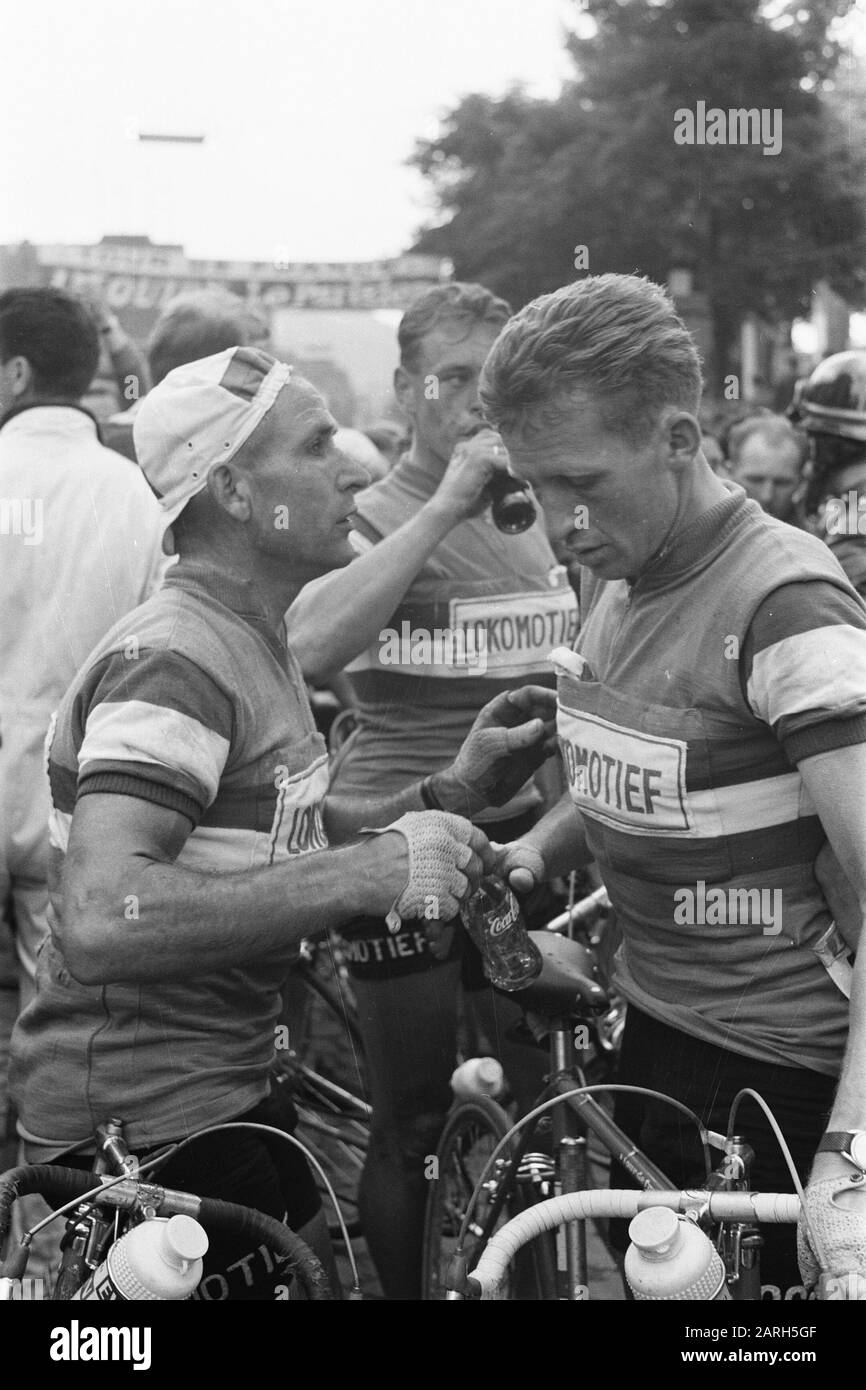 Tour de France 1961 Wim van EST und Jaap Kersten Datum: 23. Juni 1961 Ort: Belgien Schlagwörter: Radsport, Radfahrer Personenname: EST, Wim van, Kersten, Jaap Stockfoto