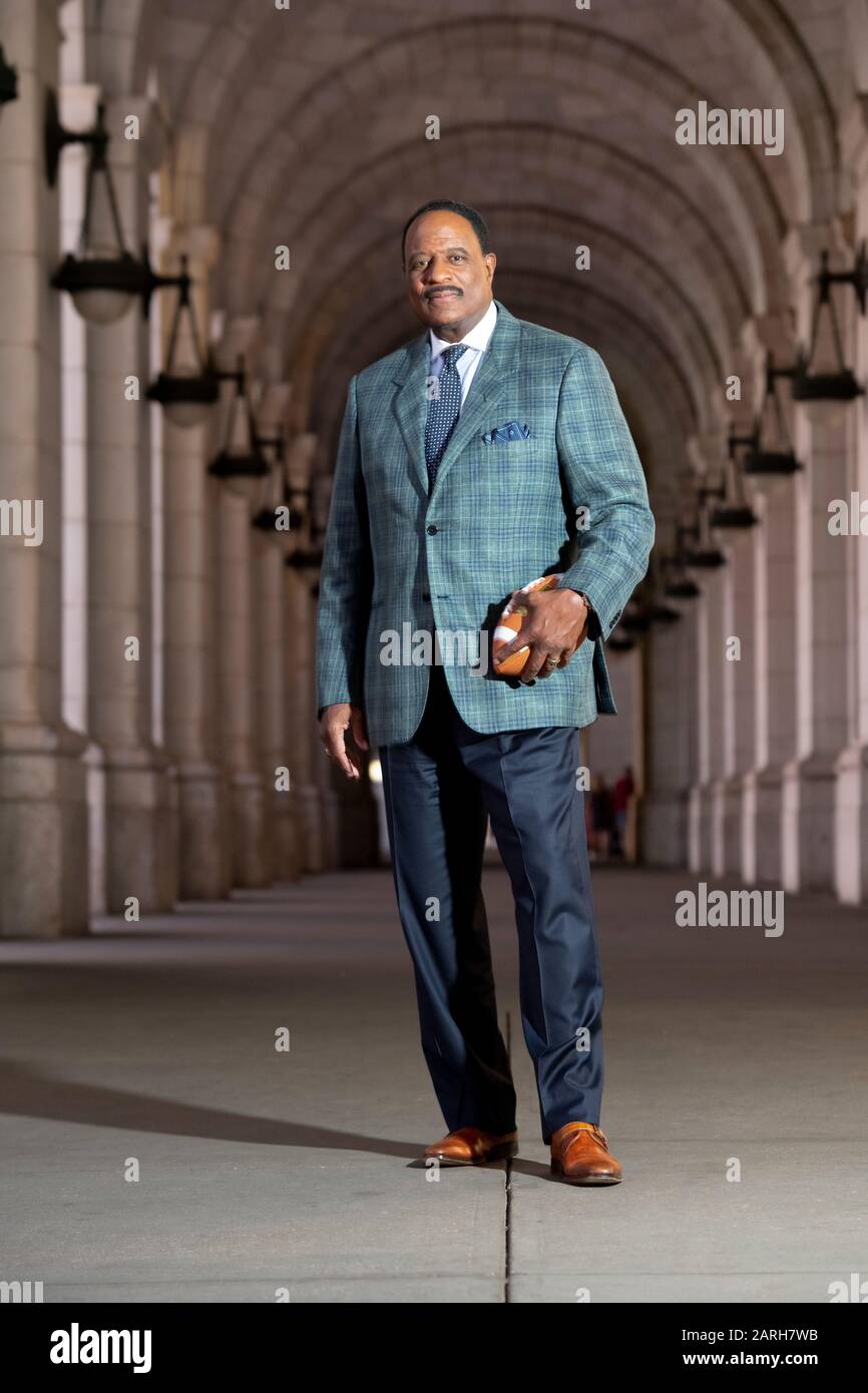 USA James Brown Sportansagerin für CBS Fernsehkommentator im professionellen American Football, abgebildet auf der Union Station in Washington DC Stockfoto