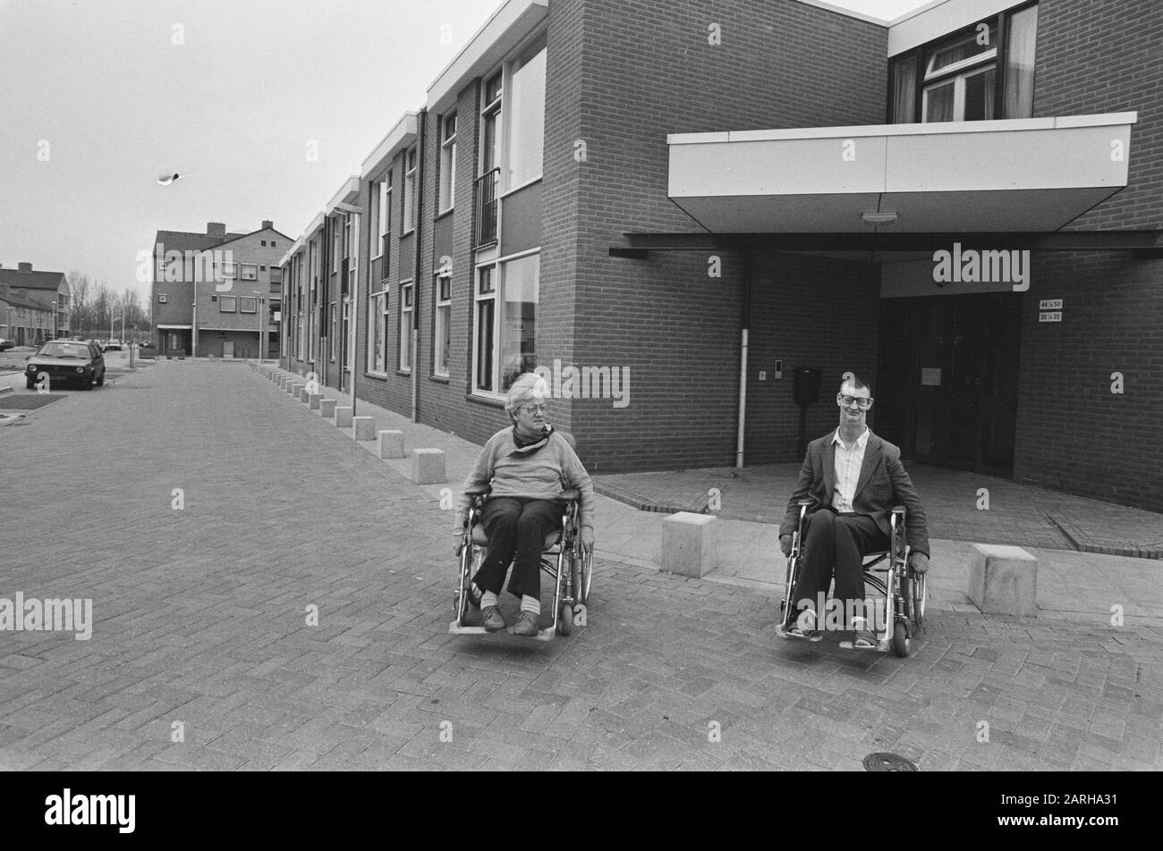 Wohnform für körperlich behinderte Menschen in neuem Wohngebiet Purmerend; außerhalb für die neuen Wohnungen gesperrt Datum: 7. April 1987 Ort: Purmerend Schlüsselwörter: HABOUT Stockfoto