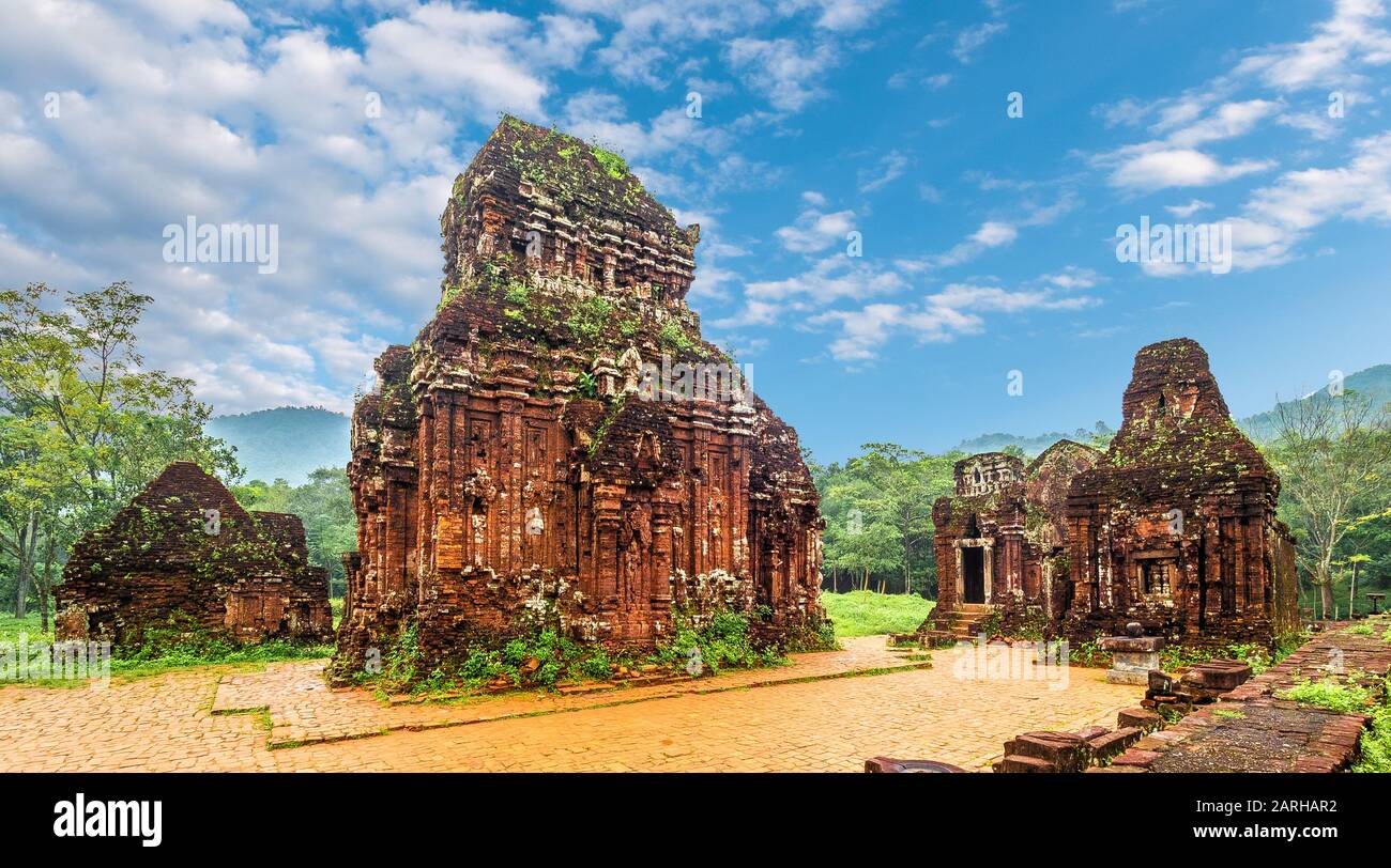 Landschaft mit My Son Sanctuary Complex, Ruinen Des Alten hindutempels in Vietnam Stockfoto