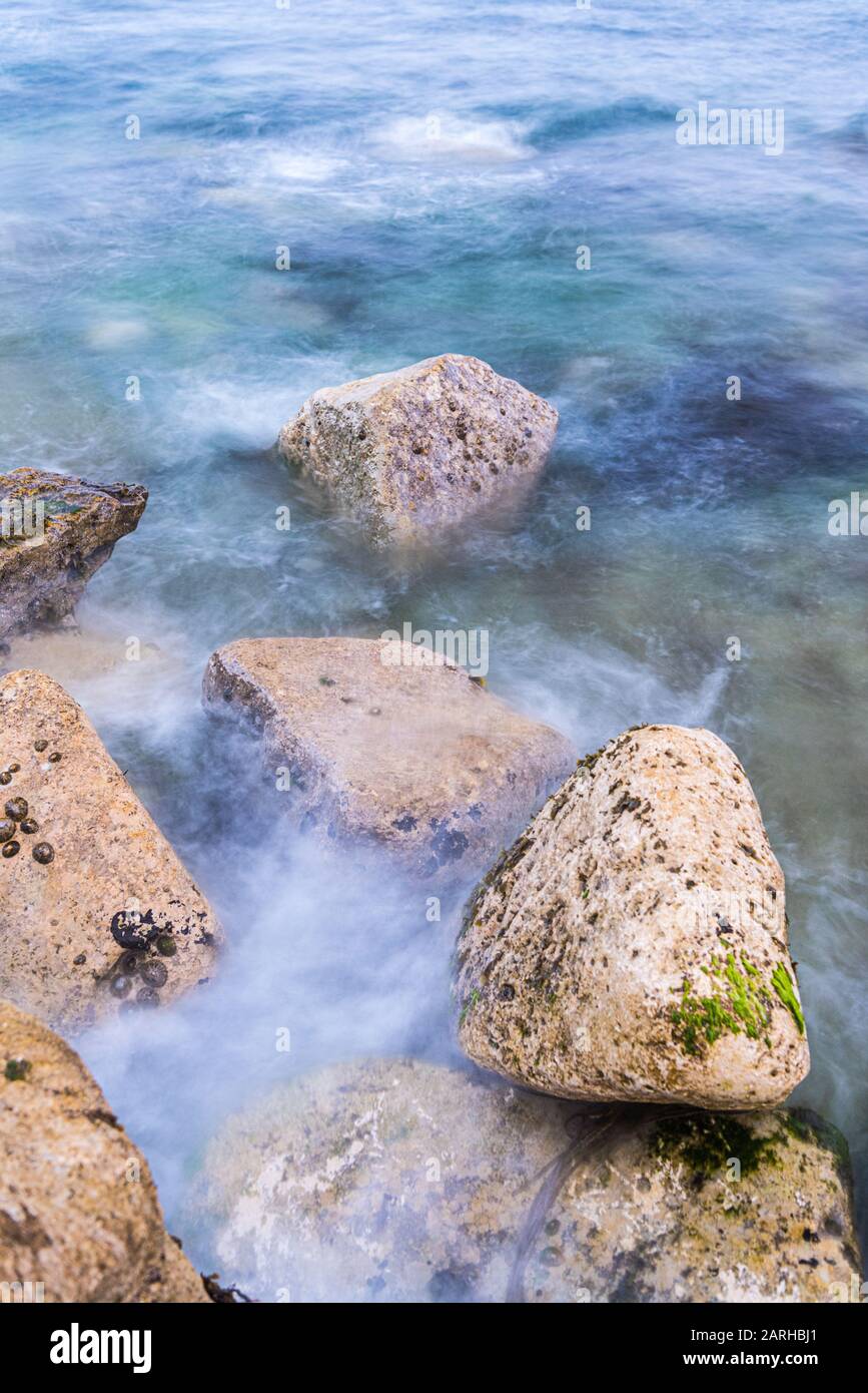 Portland Bill, lange Belichtungszeit, mit Details an der Küste, kunstvoll Stockfoto