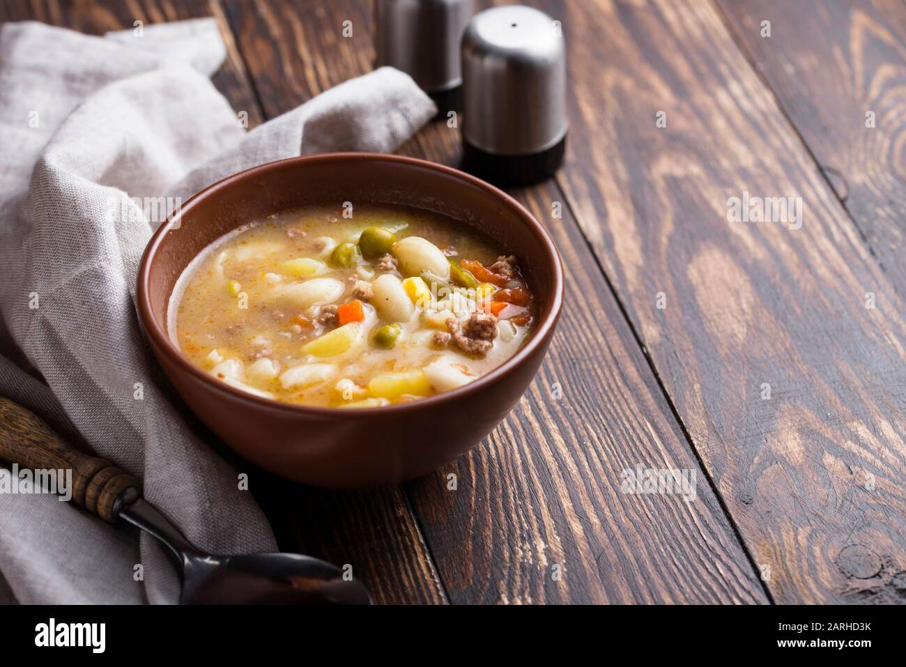 Suppe mit Gemüse- und Hackfleisch/Faschiertem Stockfoto