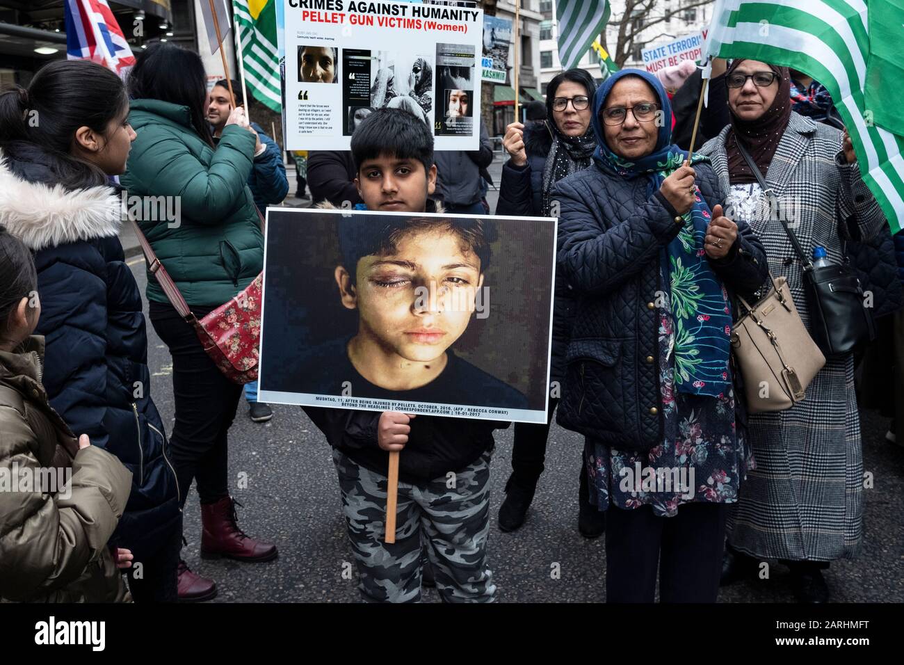 Kaschmiris und Sikhs protestieren am Republiktag 2020 außerhalb der indischen Hochkommission in London. Ein Anti-Indien-Protest, der der Welt von den diskriminierenden und rassistischen Verbrechen erzählt, die der indische Staat unter Modi gegen Muslime, Sikhs, Christen, Dalits usw. anpöbelt 26. Januar 2020 Stockfoto