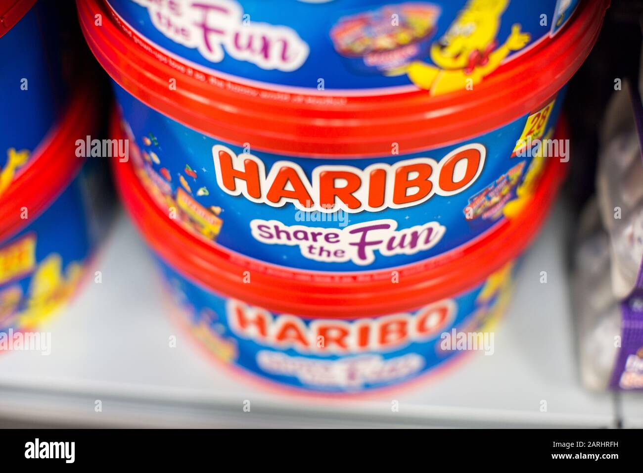 Wanne mit Haribo Süßigkeiten Stockfoto