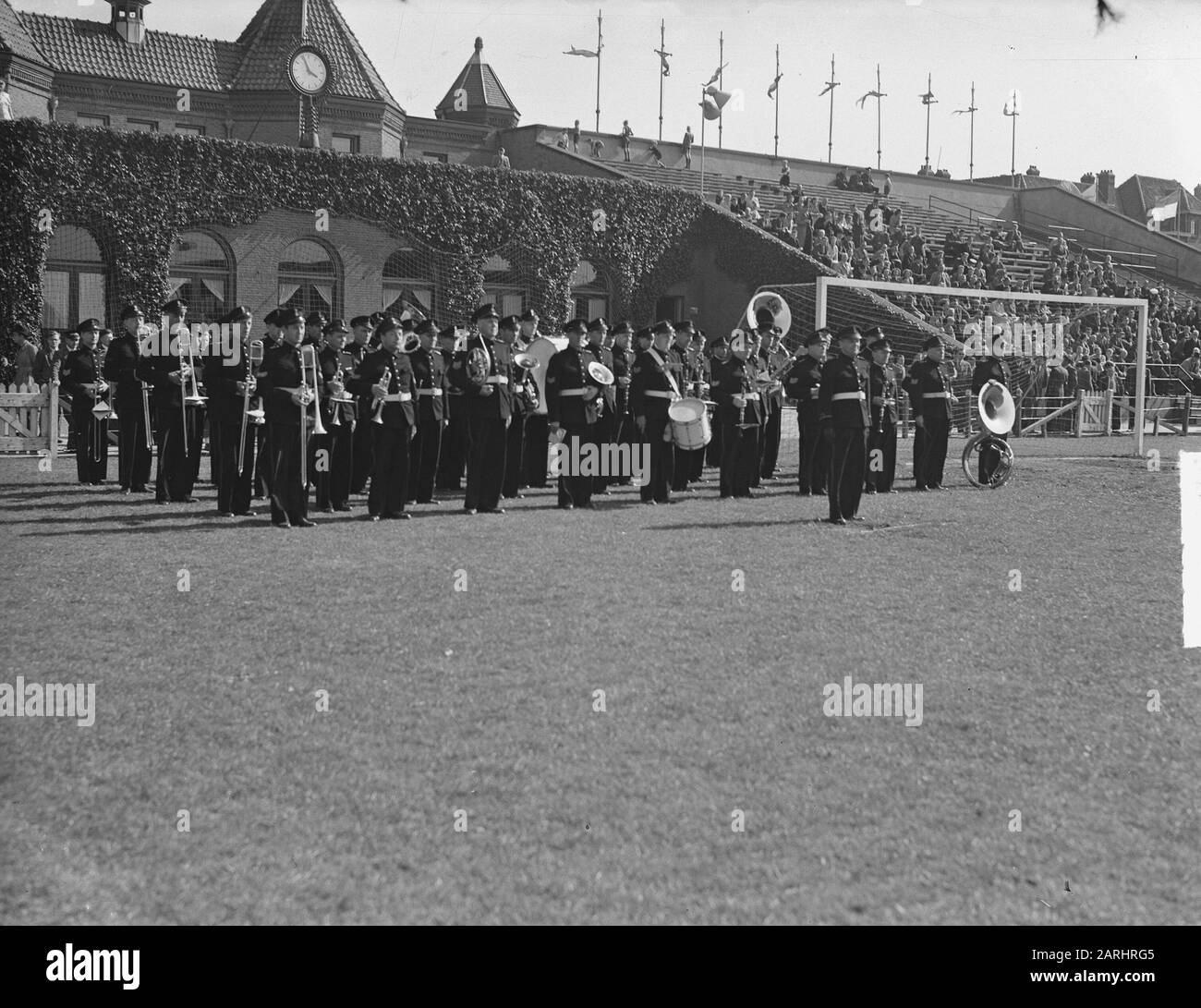 Fußball Marinekapelle Marinekapelle Marinekapelle der Polizei von Mariniers-Rotterdam Datum: 22. Mai 1949 Schlagwörter: Polizei, Sport, Fußball Stockfoto