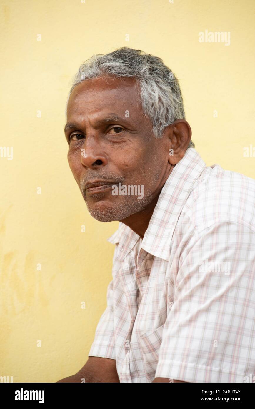 Lokaler Mann, Provinz Sabaragamuwa, in der Nähe Des Sinharaja Waldreservats, Sri Lanka Stockfoto