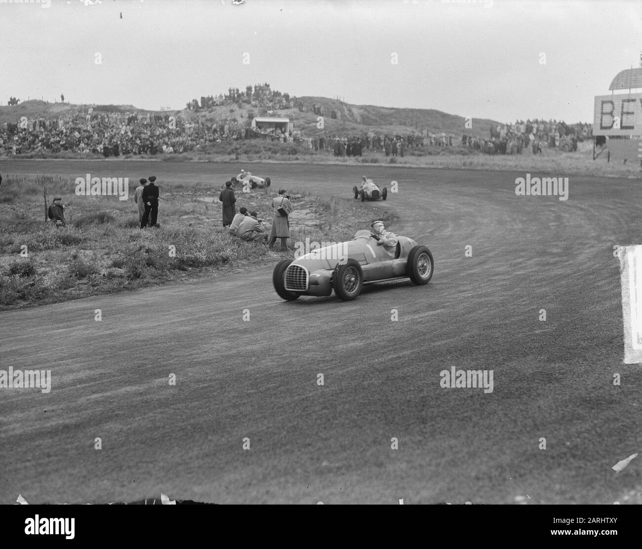 Internationale Autorennen auf der Rennstrecke von Zandvoort Anmerkung: Großer Preis der Niederlande, Voorop zwei Maseratis Datum: 30. Juli 1949 Ort: Zandvoort Schlüsselwörter: Motorsport Stockfoto