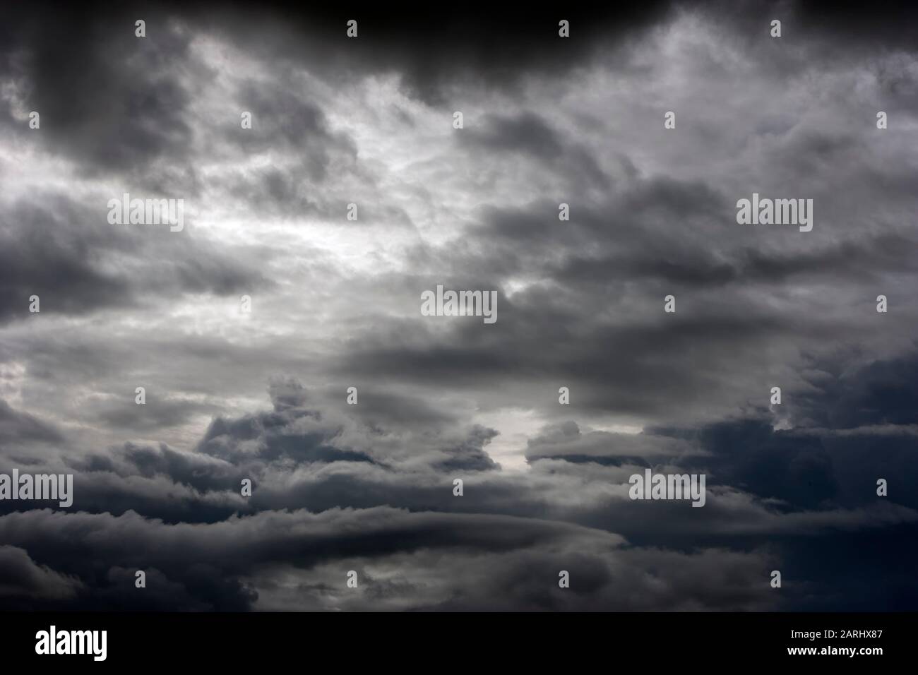 Wütende bedrohliche Sturmwolken Stockfoto