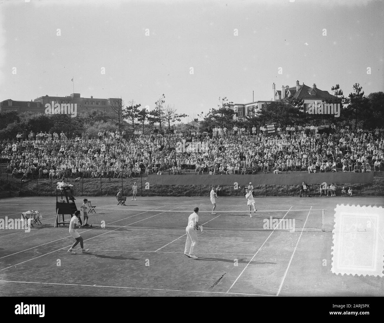 Wimbledon Tennis-Spiel in Noordwijk, Patty Drobny, van Ewal Savith Datum: 6. Juli 1952 Ort: Noordwijk Institutionname: Wimbledon Stockfoto