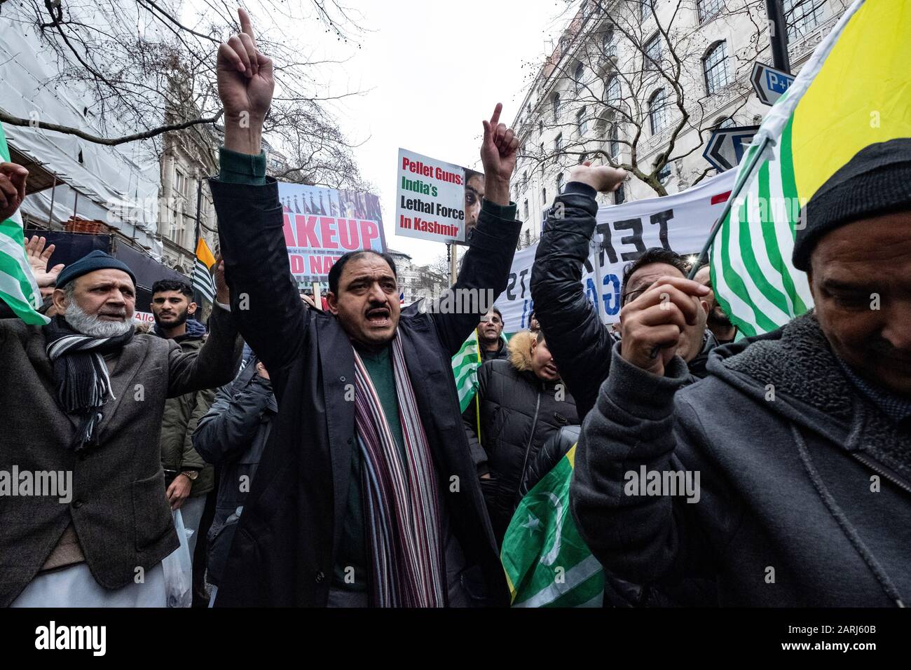 Kaschmiris und Sikhs protestieren am Republiktag 2020 außerhalb der indischen Hochkommission in London. Ein Anti-Indien-Protest, der der Welt von den diskriminierenden und rassistischen Verbrechen erzählt, die der indische Staat unter Modi gegen Muslime, Sikhs, Christen, Dalits usw. anpöbelt 26. Januar 2020 Stockfoto