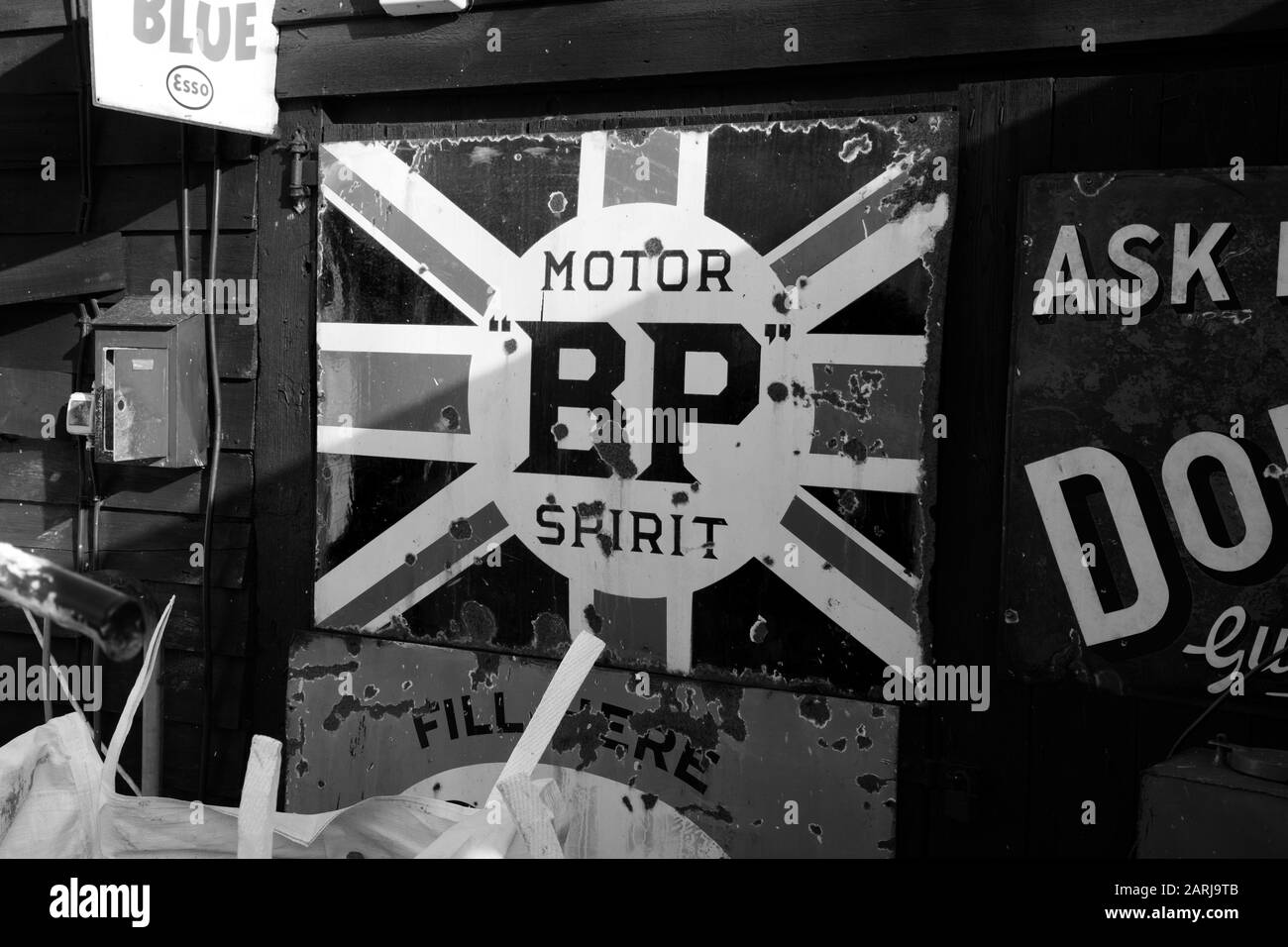 Vintage Automotive Metal Zeichen schwarz und weiß Stockfoto