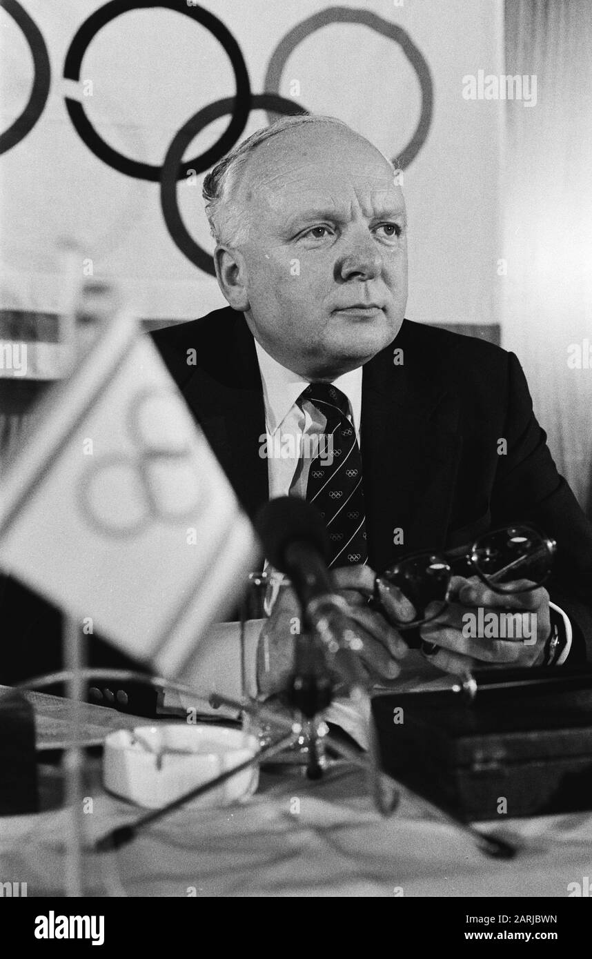Treffen des NOC über die Teilnahme an Olympischen Spielen in Moskau; NOC-Präsident Idenburg Datum: 19. Mai 1980 Ort: Moskau Stichwörter: Sport Person Name: Idenburger Institution Name: NOC Stockfoto