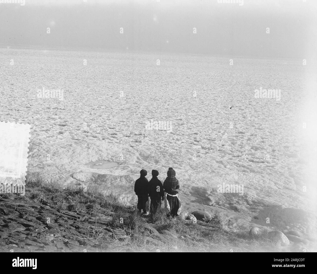IJsveld aan de Gouwzee Monnickendam Datum: 27. Januar 1954 Ort: Gouwzee, Monnickendam Stockfoto