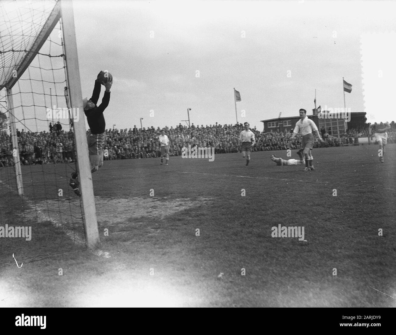 Fußball, Fluks gegen Westfriesland 3-0 Datum: 16. Mai 1954 Schlagwörter: Sport, Fußball-Institution Name: Westfriesland Stockfoto