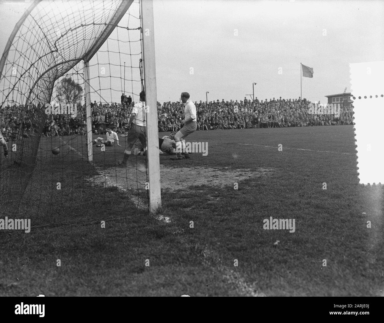 Fußball, Fluks gegen Westfriesland 3-0 Datum: 16. Mai 1954 Schlagwörter: Sport, Fußball-Institution Name: Westfriesland Stockfoto