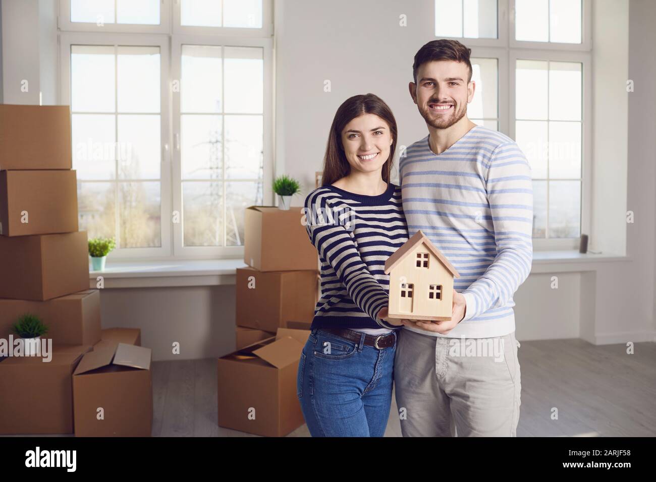 Konzept des Kaufs Verkauf Miete Umziehen Verkauf Haus Miete Hypothek Investition in neue Wohnung Stockfoto