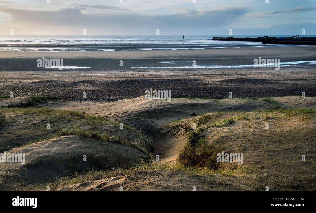 Dünen am Camber Sands, mit Blick auf Rye Harbour, Sussex, England. Stockfoto