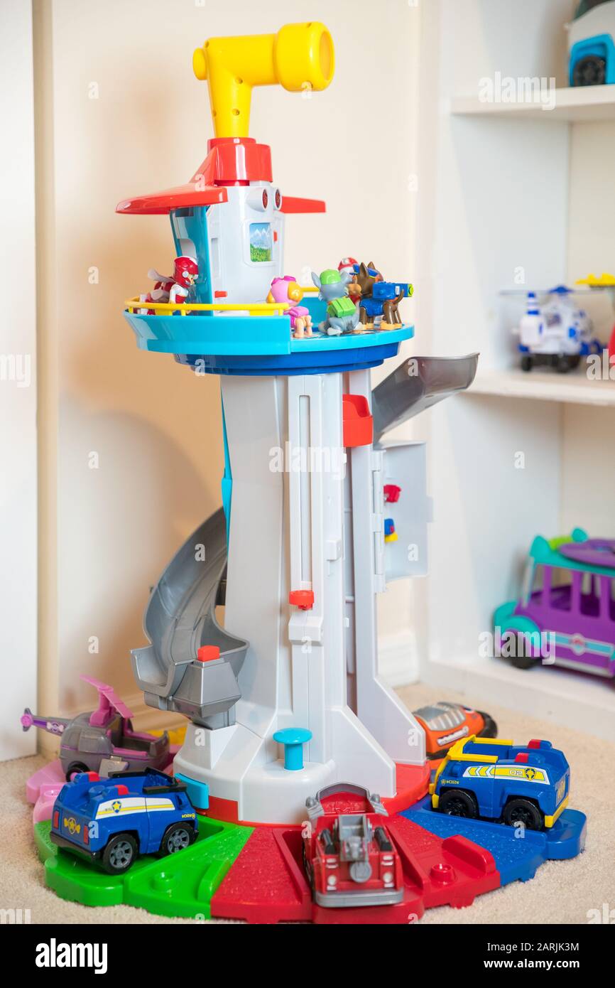Princeton, Pennsylvania, 28. Januar 2020: Paw Patrol - My Size Lookout Tower mit Exklusivem Fahrzeug, Rotierendem Periscope und Lichter und Klängen - Bild Stockfoto