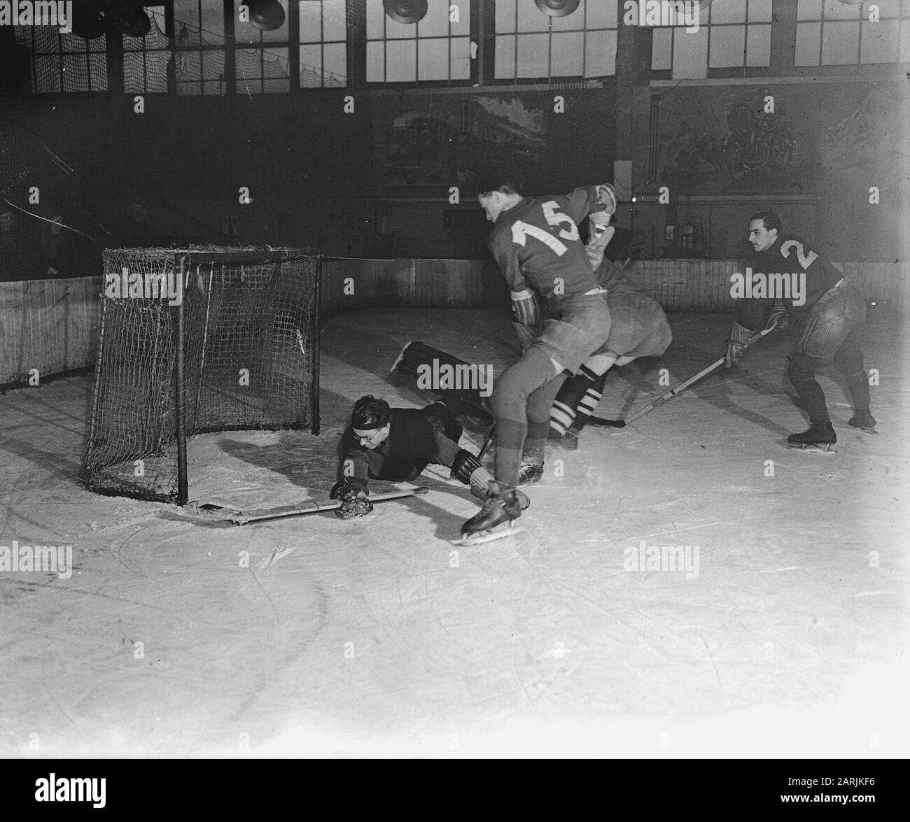 Eishockey. Eisvögel Cup Spiel gegen HHIJC 1-0 Datum: 1. Februar 1946 Ort: Amsterdam Schlagwörter: Eishockey Stockfoto