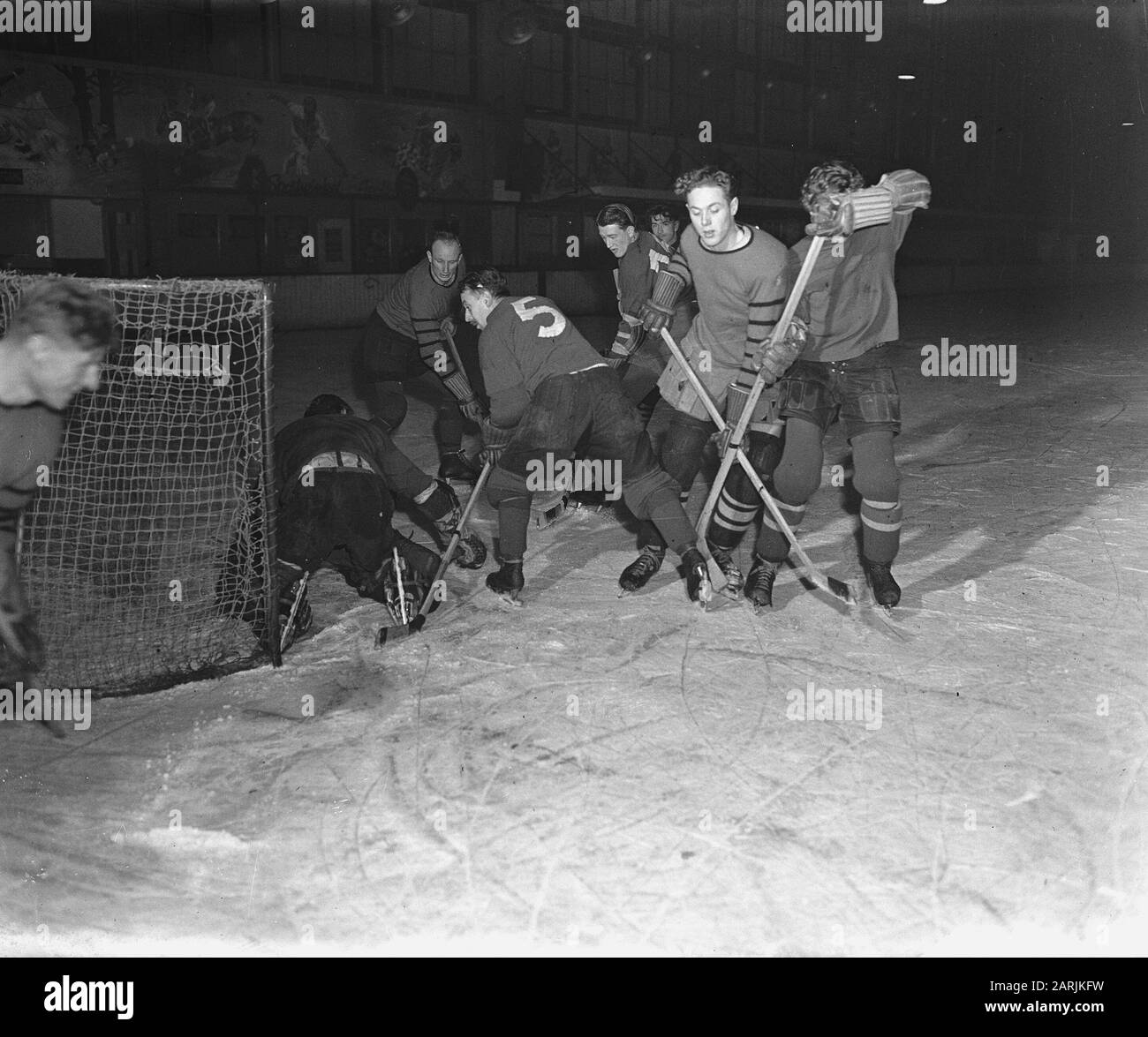 Eishockey. Eisvögel Cup Spiel gegen HHIJC 1-0 Datum: 1. Februar 1946 Ort: Amsterdam Schlagwörter: Eishockey Stockfoto
